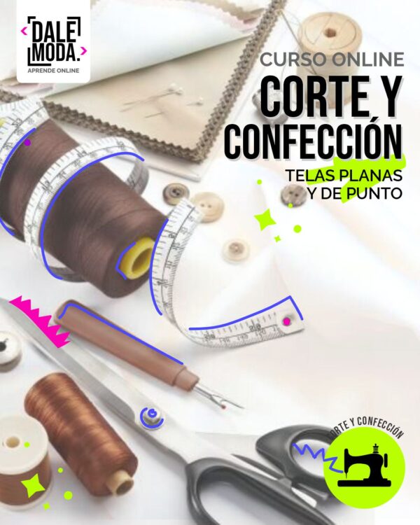 Curso Online de Corte y Confección. Una diseñadora de moda trabajando en su estudio, rodeada de telas y patrones.
